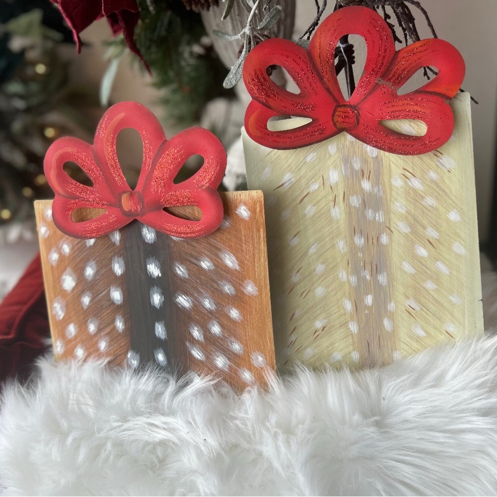 Red and Brown Deer Pattern Packages Metal Decorative Accents with Festive Bows